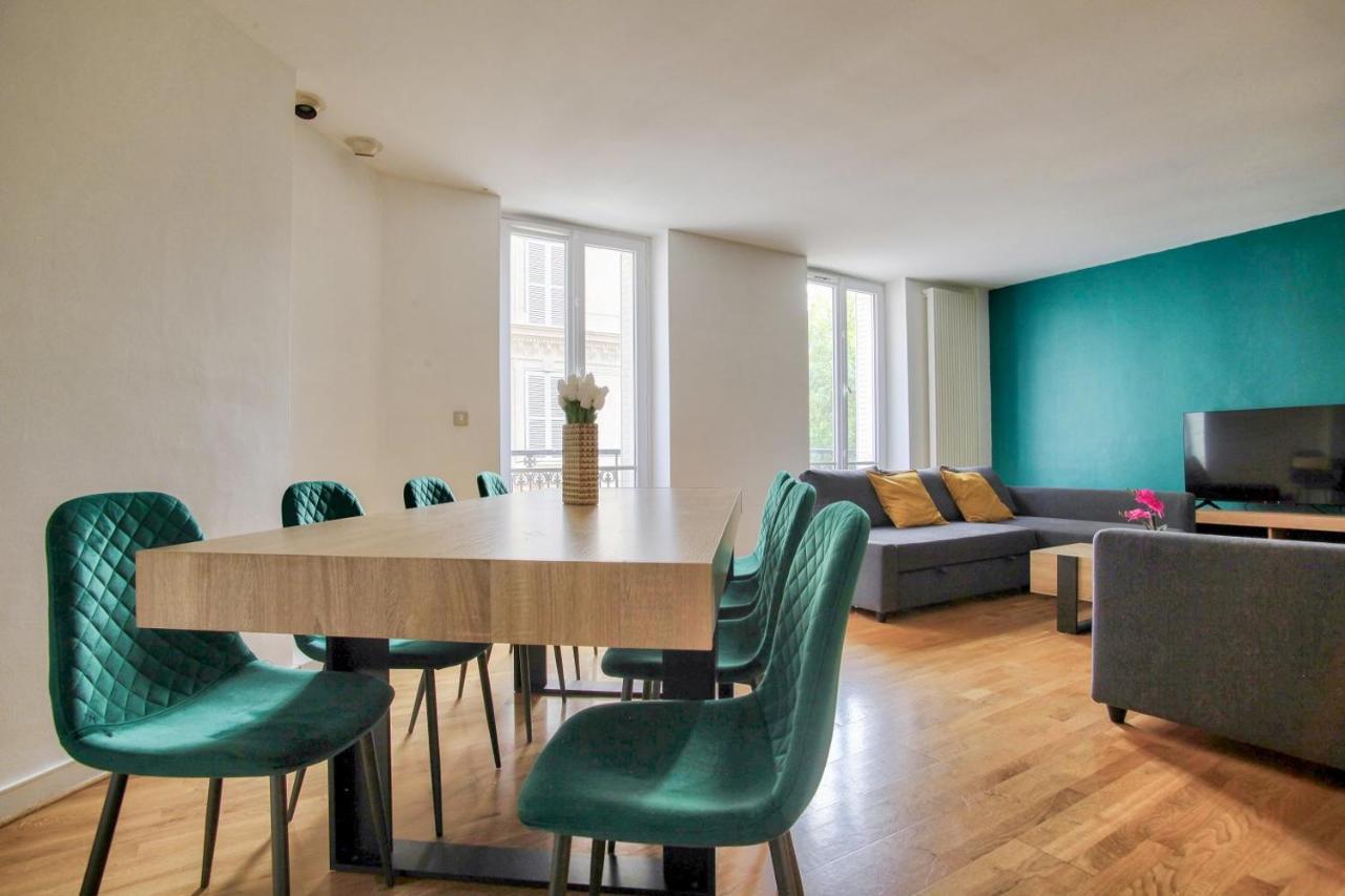 2 Bedrooms Tour Eiffel Breteuil Paris Bagian luar foto