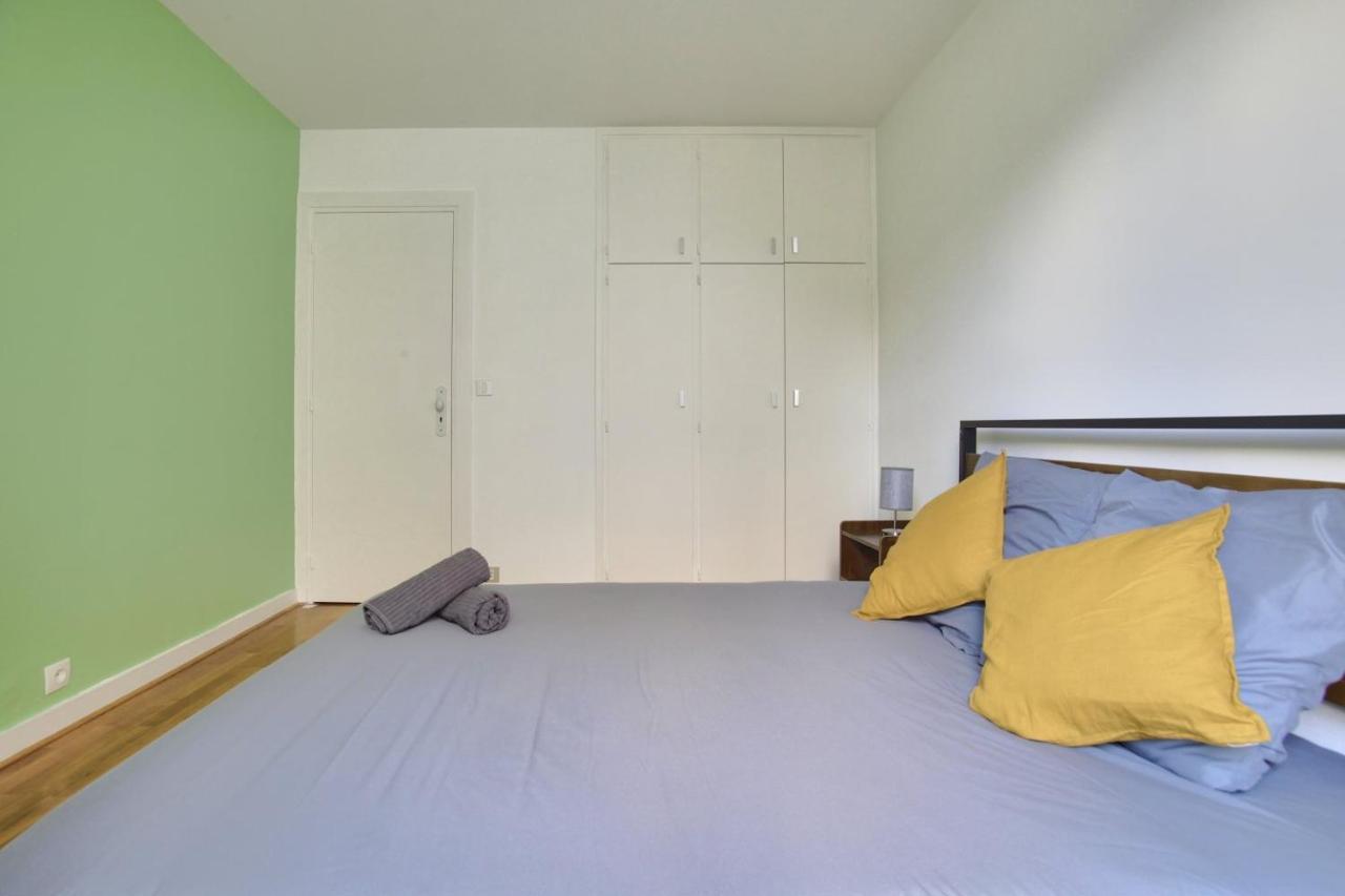 2 Bedrooms Tour Eiffel Breteuil Paris Bagian luar foto