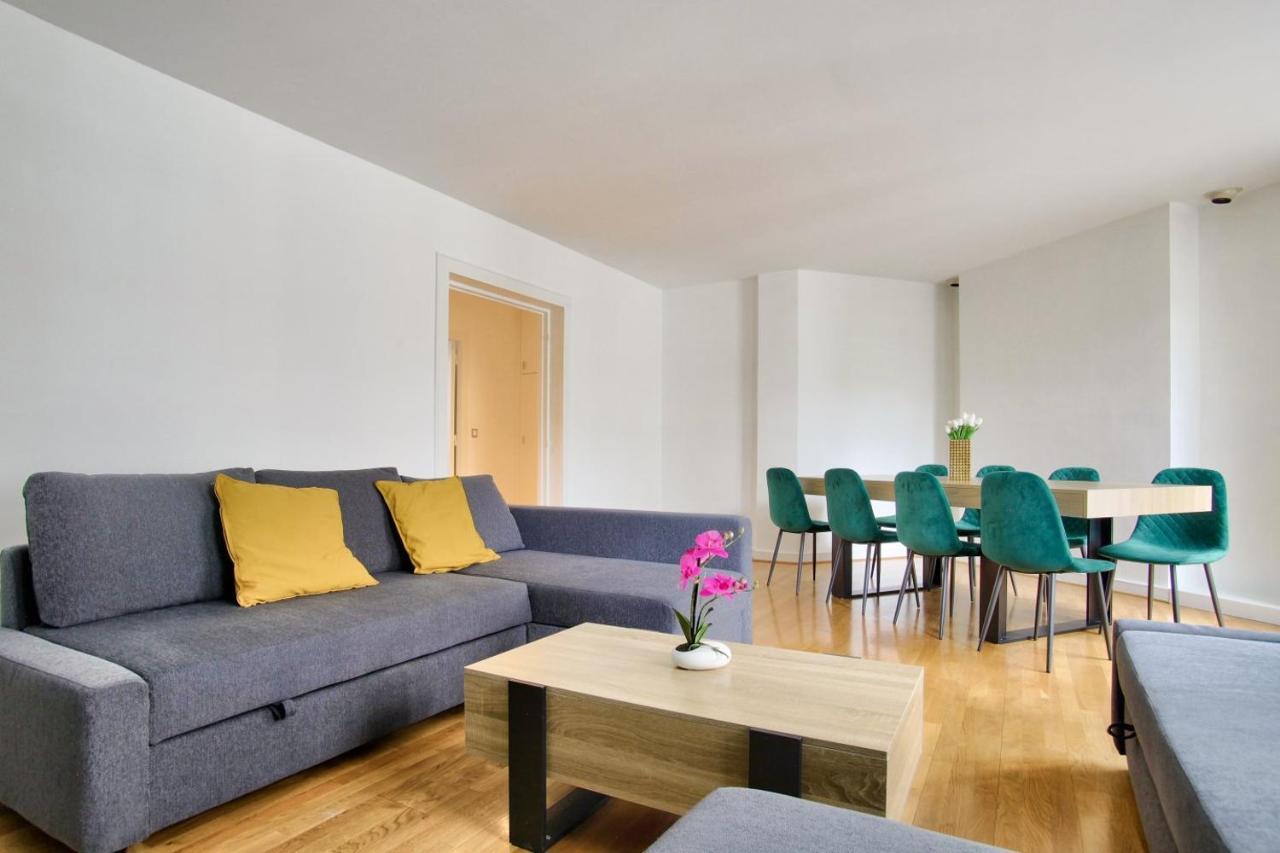 2 Bedrooms Tour Eiffel Breteuil Paris Bagian luar foto