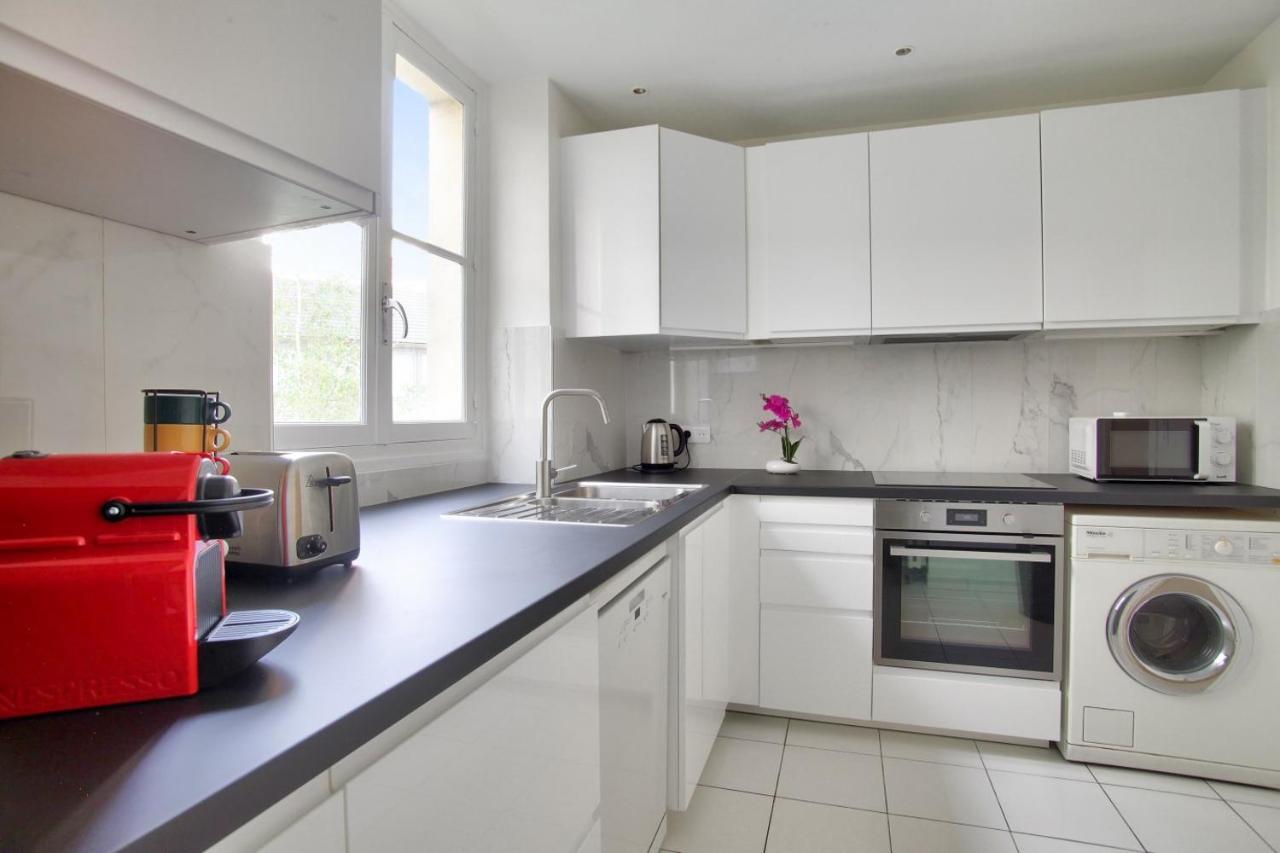 2 Bedrooms Tour Eiffel Breteuil Paris Bagian luar foto