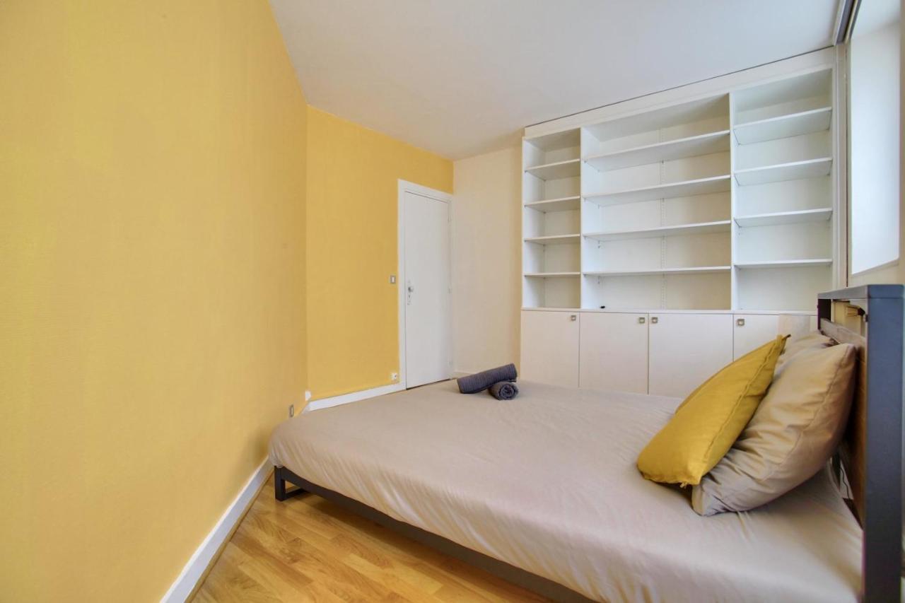 2 Bedrooms Tour Eiffel Breteuil Paris Bagian luar foto